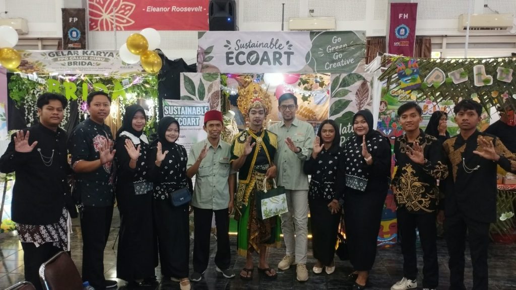ECOPRINT BERBASIS CIVIC ENGAGEMENT: KARYA MAHASISWA PPG-PPKn UNIKAMA MERIAHKAN GELAR KARYA PROJEK KEPEMIMPINAN